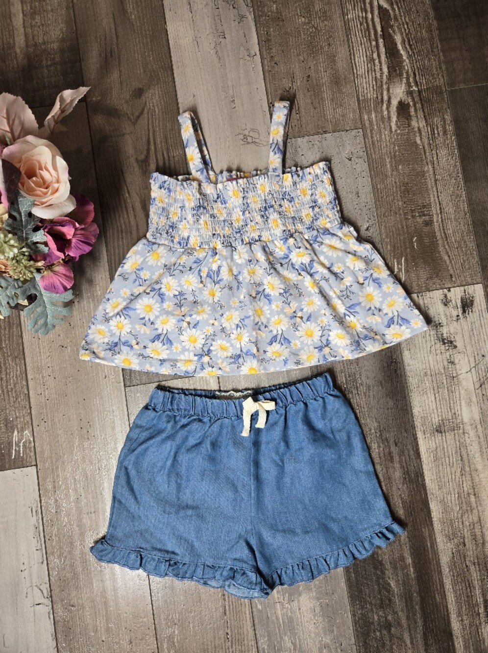 Girls 2pc Smocked Floral Tank Top & Chambray Shorts – Size 4T – NWOT